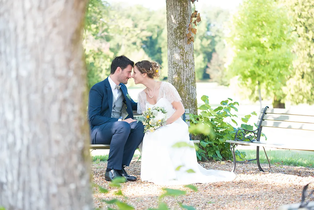 Photographe mariage à Le Mans – moment complice