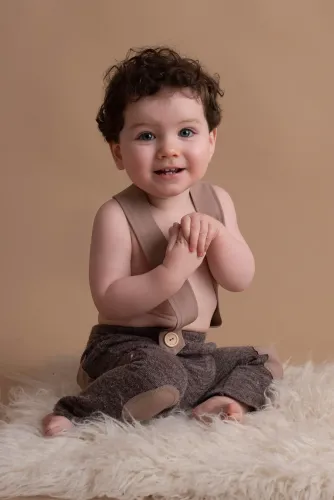 Enfant jouant à l'aviateur en Sarthe – séance photo lifestyle