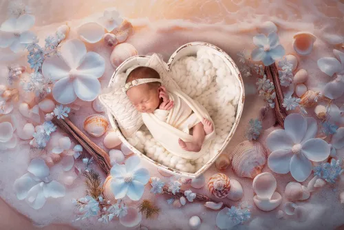 Photographe naissance Sarthe – détails des petites mains de bébé