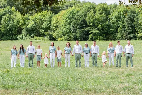 Séance photo famille en Sarthe – moment spécial entre maman et bébé
