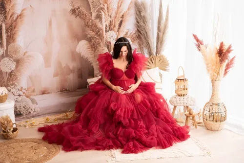 Portrait grossesse en couple à Le Mans – décor studio