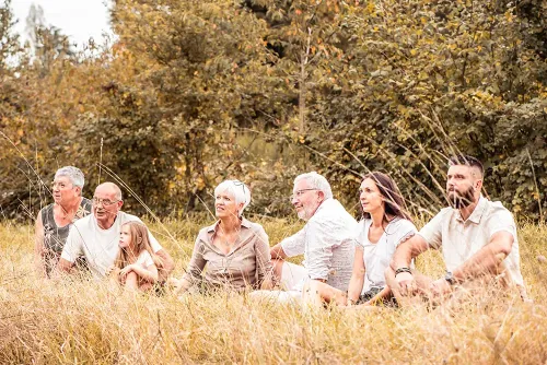 Séance famille en extérieur près de Le Mans – portrait naturel