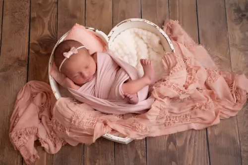 Photo maman et nouveau-né en Sarthe – moment tendre